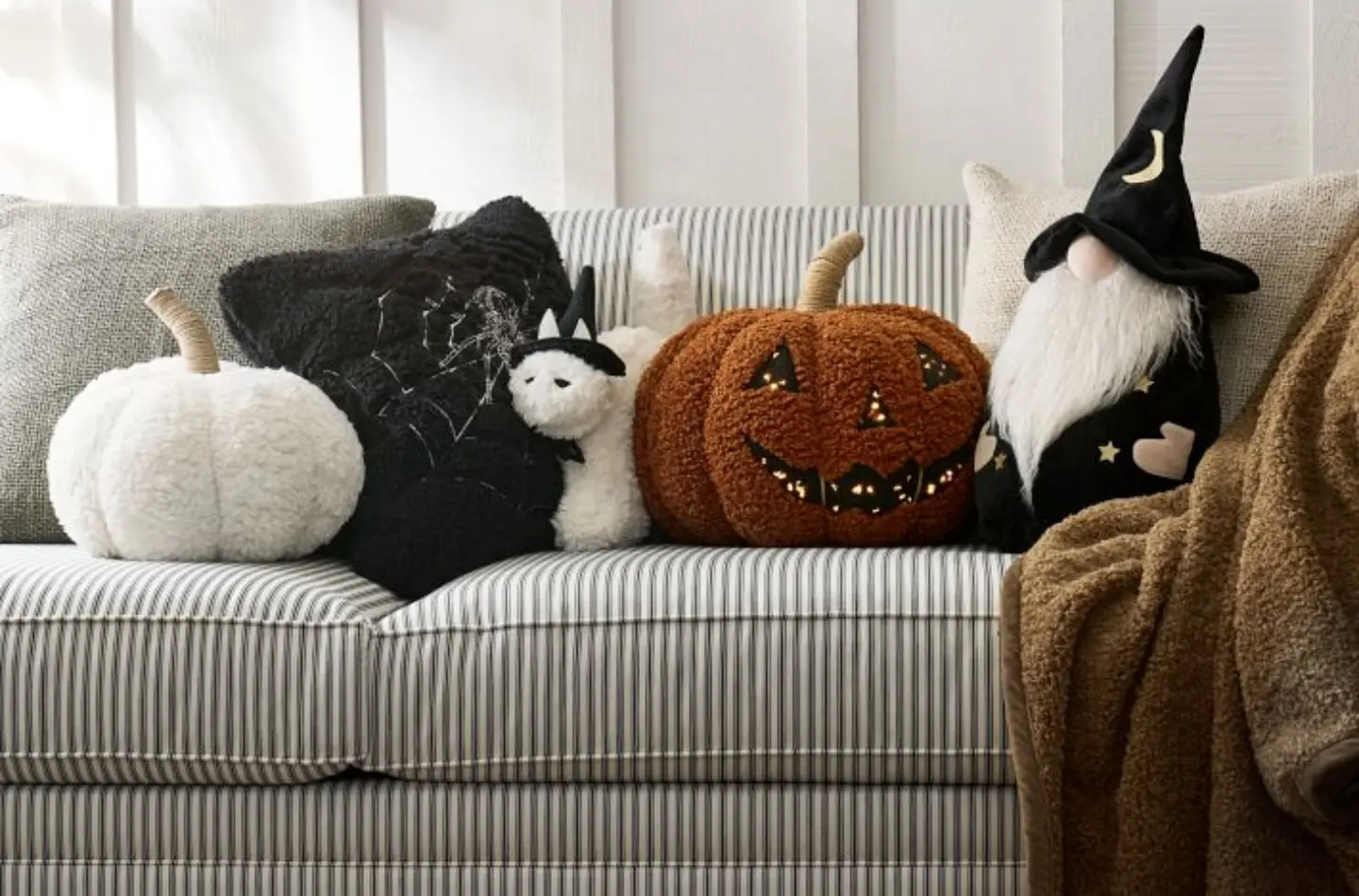 cozy-pumpkin-pillow-o.jpg